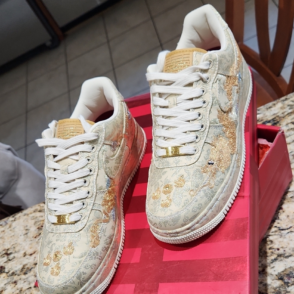 Floral Embroidered Sneakers Nike - Picture 4 of 8